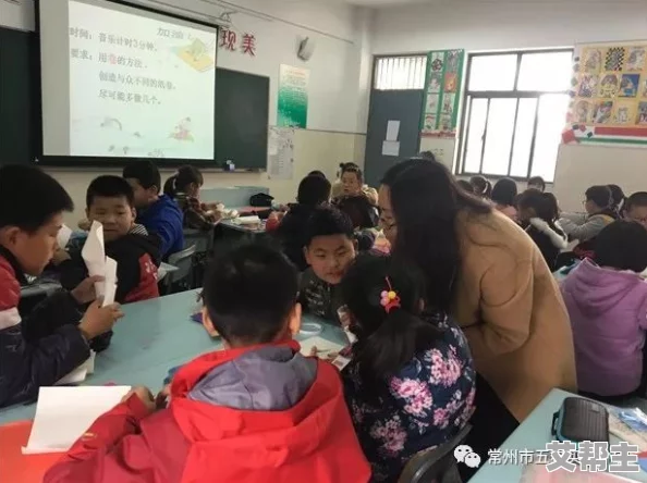 老师扒开让我 了一夜游戏，学生们的反应和课堂氛围引发热议，教育方式是否需要改变？