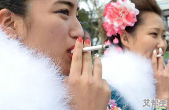 女子绝活吸烟开啤酒吹气球，真是太厉害了！这样的技能让人惊叹不已！