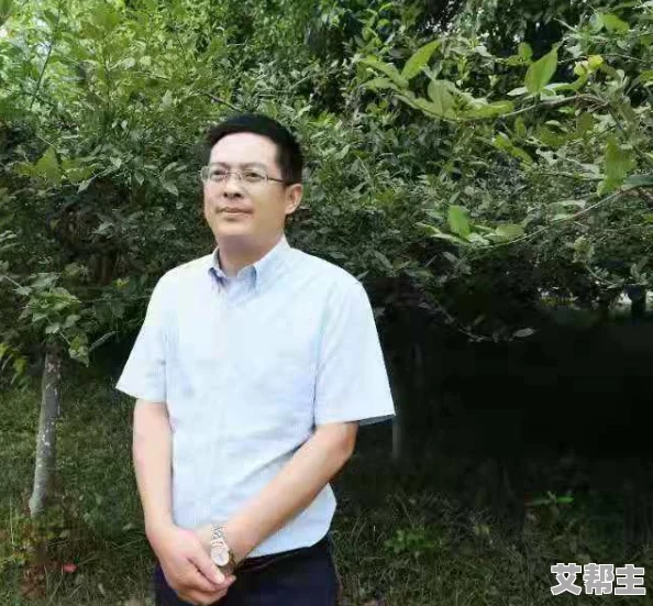 三及网友推荐这部作品情节紧凑人物鲜明让人感受到深刻的情感与思考值得一看不容错过